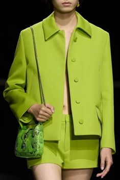 Gucci Spring, Sweater Dress Oversized, Fashion Forecasting, Spring Summer Trends, Gucci Fashion, Spring Outfits Women, Blazer And Shorts, Casual Chic Outfit, Spring 2024