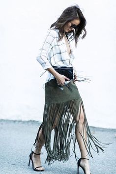 Alerta De Tendencia Para Esta Primavera: Polleras Con Flecos! Suede Skirt Outfit, Suede Fringe Skirt, Look Office, Jamie Chung, Fringe Fashion, Rock Outfit, Suede Skirt, Suede Fringe