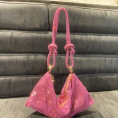 Brand Name: DenHuaKiHandbags Type: Shoulder BagsTypes of bags: Shoulder BagsMain Material: MetallicLining Material: PolyesterShape: BaguettePlace Of Origin: GUANG DONG ProvincePlace Of Origin: GUANG DONG ProvinceOrigin: CN(Origin)Decoration: DiamondsOccasion: VersatileGender: WOMENStyle: Lady Rhinestone Bag, Festival Mode, Wedding Handbag, Handmade Clutch, Rhinestone Clutch, Metallic Look, Wedding Purse, Luxury Diamonds, Designer Shoulder Bags