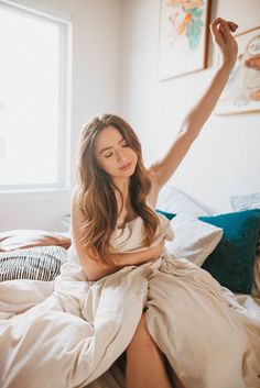 At Home Bedroom Photoshoot Ideas! -. #cover #instagram #post Home Photoshoot Lighting, Bedroom Poses, Bedroom Photoshoot Ideas, Podcast Photoshoot, Bedroom Photoshoot, Cozy Photos, Indoor Shoot, Indoor Photoshoot, Photoshoot At Home