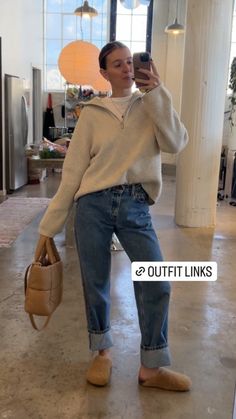 Styling A Sweater, Cold Spring Outfit, Sweater Ootd, Sandal Tali, Indie Vibes, Winter Ootd, Wardrobe Styling, Outfits For Fall