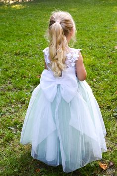 GET READY FOR WEDDING SEASON 2024✨ Buy 2 & more dresses and save 20%🎁delivery 3-4 days only! Beautiful Green Flower girl dress with shiny lace and amazing tulle sleeves! White Tulle Ball Gown For Dress-up, Bridesmaid Tulle Tutu Dress With Bow, Bridesmaid Tutu Dress With Bow, Princess Dress With Lace Bodice And Tulle For Dress-up, First Communion Gown With Tulle Skirt, Tulle Ball Gown Bridesmaid Dress, White Princess Dress With Tulle Skirt For Bridesmaid, Tulle Ball Gown With Bow For Pageant, First Communion Tulle Dress For Pageant