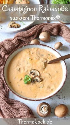 Eine Schale mit Champignon Rahmsoße. Keto Mushrooms, Food Simple, Quick Lunches, Thermomix Recipes, Mushroom Soup, Pasta Sauce, Food Inspiration, Slow Cooker, Vegetarian Recipes