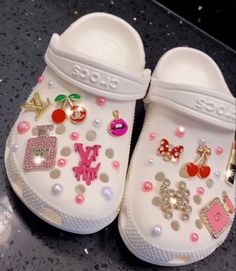 Cool Crocs, Crocs Fashion, Custom Shoes Diy, Jordan Shoes Girls, Fashion Slippers, Fresh Shoes, Hype Shoes, Girly Accessories, Girly Shoes