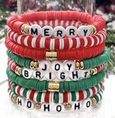 Clay Bead Bracelet Ideas You'll Wanna Make NOW! - A Country Girl's Life Burr Basket, Christmas Jewelry Diy, Heishi Bracelet, Holiday Bracelets, Preppy Christmas