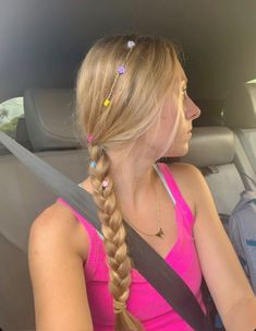 Beach Theme Hairstyles, Cute Beaded Hairstyles, Easy Hairstyles With Beads, Hair Beads Braids Boho, Bead Hairstyle, Beaded Hairstyles, Spring Break Hairstyles, Beads In Hair, Camp Hairstyles