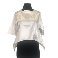 Nwt Caara Satin White Cropped Top Xs Brand: Caara Size: Xs (Could Fit A Size Small) Approx. Measurements: Top To Bottom Hem- 17.5 Inches Pit To Pit- 18 Inches Excellent Condition, Smoke Free Environment, Ships Next Business Day! Ask Any Question! Bundle & Save! White Short Sleeve Evening Blouse, White Short Sleeve Tops For Evening, White Short Sleeve Top For Night Out, Cream Satin Top For Wedding, White Satin Party Blouse, Red Lace Blouse, Pink Sleeveless Blouse, Linen Cardigan, Retro Tops