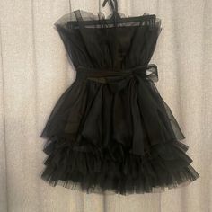 This Really Cute Strapless Party Dress Features Layers Of Tulle Ruffles Black Size S New With Tag ($49.99) Elastic To Hold Up Top Sash At Waist Clean Smoke Free Home Thanks For Looking. Heart Neck Dress, Strapless Sequin Dress, Tulle Ruffles, Black Party Dress, Goth Glam, Pink Strapless Dress, Floral Dress Formal, Strapless Party Dress, Beautiful Red Dresses