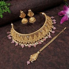 This Beautiful flexible Indian Bollywood necklace jewellery set with tikka headpiece & earrings is perfect for special occasions such as weddings, formal events, or cultural celebrations. It is certain to add a touch of glamour and sophistication to any outfit, and is guaranteed to make you feel like royalty. If you're looking for a show-stopping piece of jewelry that will make you stand out from the crowd, this set is an excellent choice. Add this charm of Indian Jewelry to your wardrobe and see the heads turn. A perfect enchanting piece of jewelry that is both dramatic and elegant is here to assist you on your special days. Necklace Closure - Adjustable Dori Earrings Closure - Push Back Highest quality and craftsmanship CARE TIP :- 1. Keep away from moisture and perfume. 2. Store in cott Elegant Kundan Necklace With Brass For Party, Elegant Brass Kundan Necklace For Party, Traditional Gold Kundan Choker, Bollywood Necklace, Necklace Set Choker, Tikka Headpiece, Gold Choker Set, Gold Kundan Bollywood Choker, Ornate Brass Kundan Necklace For Wedding