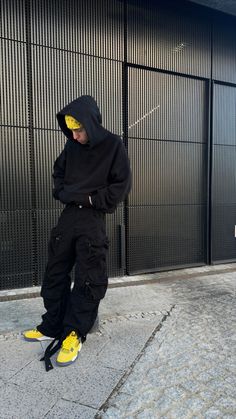 styling my new @nike jordan 4 yellow with cargo pants in black from @zaraofficial hoodiefromfearofgod Yellow Thunder 4s Jordans Outfit, Jordan 4 Yellow, Streetwear Outfit Men, Nike Jordan 4, Yellow Streetwear, Jordan Outfit, Jordan Retro 4, Retro 4, Street Style Outfits Men