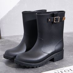 Overview: Unique design, stylish and beautiful. Good material, comfortable feet. A variety of colors, any choice. Specification: Fashion element: Waterproof heel Boots: Boots Upper material: Leather Sole material: rubber Applicable Gender : female Style: Fashion Toe shape: Round head Color : Black, Size: 36,37,38,39,40 Heel height : Middle heel (3-5CM) Package Content: 1 pair x shoes Celana Kargo, Rain Boots Women, T Shirt Crop Top, Head Color, Female Style, Bodysuit Lingerie, Rubber Shoes, Waterproof Shoes, Black Boots Women