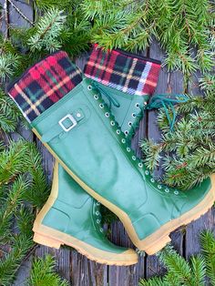 Hunter Boot Socks SLUGS christmas plaid Green Socks For Outdoor Winter Activities, Cozy Green Socks For Winter, Duck Boots Outfit, Rain Boots Fashion, Hunter Boots Socks, Hunter Boot, Boot Cuff, Fleece Boots, Sock Boot