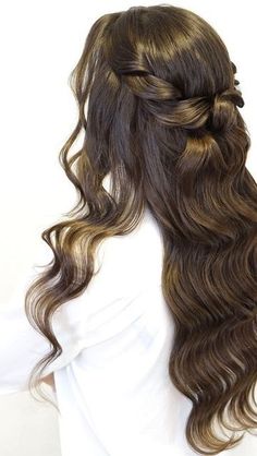 Braid And Waves Hairstyle, Mermaid Waves Long Hair Wedding, Curly Hair Graduation, Wedding Hair Curled, Hair Ideas For Graduation, Off The Shoulder Dress Hairstyles, Soft Waves Long Hair, Curls Hair Styles, California Makeup