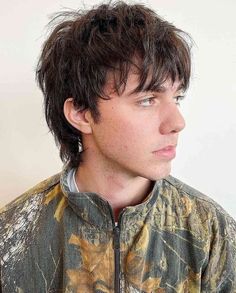 Styles For Men Hair, Messy Bangs Men, Wavy Hair Shaggy Haircut, Unique Men’s Haircuts, Textured Mod Haircut, Mens Shag Haircut Straight Hair, Role Model Haircut, Brit Pop Hair Men, Short Choppy Haircuts Men