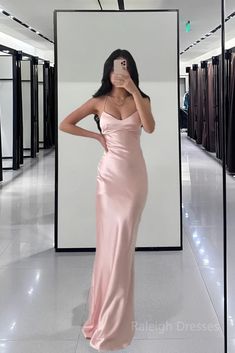 Birthday Dresses Pink, Rose Pink Prom Dress, Prom Dress Pictures, Dresses Birthday, Halter Prom Dresses, Corset Dress Prom, Mermaid Bridesmaid Dresses, Lace Formal Dress, Prom Dress Inspiration