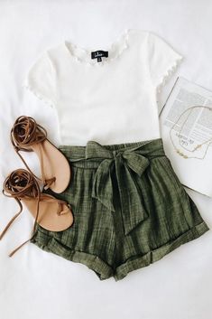 73 High Cute Outfits Fashion Half Short Ankle Boots #outfitinspiration #outfitideasforwomen » agilshome.com Shorts Style, Cute Summer Outfits, Mode Inspiration, Ladies Dress Design, Outfit Casual, Narnia, Teen Fashion Outfits, Spring Summer Outfits, Outfits Casuales