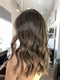 Low Maintenance Light Brown Hair, Dark Brown Hair With Highlights Blonde Balayage Low Lights Brunettes, Warm Caramel Balayage, Dark Brunette Balayage, Brown Hair Looks, Brunette Balayage