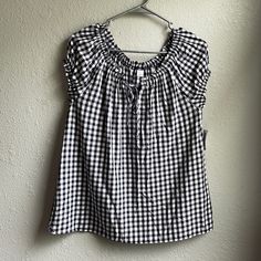 Old Navy Checked Blouse - Small - Nwt Originally Paid $30 White Sleeveless Shirt, Black Peplum Top, Striped Sleeveless Top, Black Clothes, Checked Blouse, Sleeveless Tops Summer, Navy Blue Blouse, Dream Outfits, Navy Blue Top