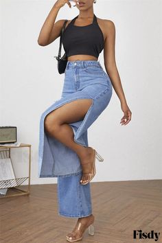 Fisdy - Vaqueros de cintura alta de primera calidad en azul medio con elegante detalle de abertura para moda informal Style Bleu, Stylish Jeans, Denim Patterns, High Waisted Denim, Casual Fits, Ripped Jeans, Medium Blue, Denim Fashion, Blue Fashion