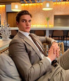 Old Money Style Men Casual, Guys In A Suit, Suit Man Aesthetic, Oliver Kaasgaard, Suit Aesthetic Mens, Men Suit Aesthetic, Model Men Photography, Man In Suit Aesthetic, Men Aesthetic Photography