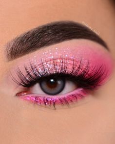 Pink And Red Eyeshadow Looks, Pink Eyeshadow Ideas, Makeup Neon, Iconic Makeup, Pink Eyeshadow Look, Sparkly Eyeshadow, Under Eye Makeup, Drag Make-up