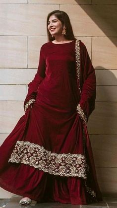 Velvet Dress Designs, Pakistani Fancy Dresses, Beautiful Pakistani Dresses, Fancy Dresses Long, Simple Pakistani Dresses