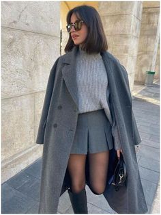 Looks Street Style, Grey Coat, Shorts Skirts, Coat Outfits, Mini Shorts, Winter Fashion Outfits