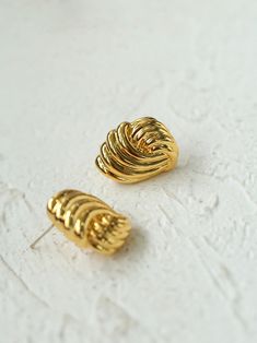 The Spiral Metallic Stripe Geometric Earrings feature a unique design where the metal pattern swirls around to create a dynamic and modern feel. These earrings combine geometric shapes with an artistic flair, making them a striking accessory for both casual and formal occasions. Perfect for those who appreciate modern style. Metal: 18K Recycled Gold Plated On Brass/Recycled Sterling Silver Plated On Brass/ 925 Sterling Silver Ear Needle Earrings Dimensions: Length 20mm Single Earring Weight: 5g