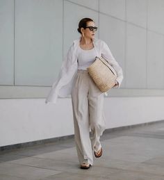 Linen Pants Outfit Plus Size, Casual Wide Leg Pants Outfit, Summer Wide Leg Pants Outfit, Wide Leg Pants Outfit Work, Chic Wide Leg Pants