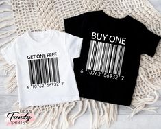 Twins Shirt Ideas, Twins Tshirt Ideas, Funny Twin Shirts Friends, Twin Tshirt Ideas, Twin Shirts Friends, Twin Day Ideas, Twin Day Outfits, Twin Reveal, Twin Ideas