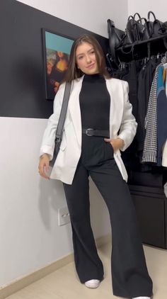 White Blazer Outfit Work, Cream Cardigan Outfit, White Blazer Outfits, Black Blazer Outfit, Outfits For Mexico, Black Wide Leg Pants, Looks Black