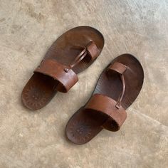 Excellent Condition Mens Leather John Varvatos Sandals Design Based On Traditional Indian Sandal Comfortable! Indian Sandals, Sandals Design, Leather Slippers For Men, Slippers For Men, Man Shoes, Indian Man, Leather Slippers, John Varvatos, Mens Leather