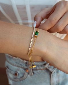 Jade Jewelry Design, May Emerald, Bracelets Diamond, Gold Bangle Set, Emerald Birthstone, Creative Shoes, Handmade Gold Jewellery, Gold Ring Designs