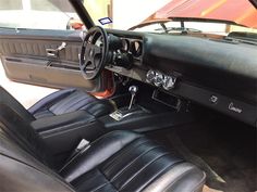 the interior of an old car is clean and ready to be used as a showroom