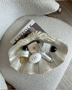 #rituales #details #cosmetics #aesthetic #aesthetictumblr #chanel #home #cozy #style #life #lifestyle #стиль #ритуалы #ванная #косметика #эстетика #уют Rituals Cosmetics, Cosmetics Aesthetic, House Decals, Warm Fragrance, Calming Scents, Couture Details, Luxury Makeup, Girls World, Christmas Gift Ideas