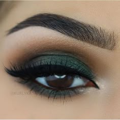 beautiful brown eyes with green eyeshadow #makeup Party Makeup Brown Eyes, Makeup Cantik, Maquillage On Fleek, Makeup Tip, Beautiful Brown Eyes, Matte Makeup