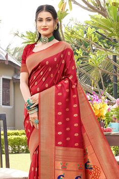 Product Features: Saree Color: Red Blouse Color: Red Saree Fabric: Paithani Silk Blouse Fabric: Paithani Silk Work: Woven Wash: Dry Clean Occasion: Festive Product Type: Saree Disclaimer: There will be slight difference in digital to actual image Paithani Blouse Designs Latest, Paithani Blouse Designs, Gujarati Saree, Paithani Blouse, Tassels Saree, Real Outfits, Art Silk Sarees, Red Saree, Red Blouse