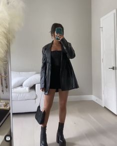 Layered Clothing, Leather Dress Outfit, Black Leather Jacket Outfit, Fashion Fall Outfits, Leather Jacket Dress, Jacket Outfit Women, Chunky Knits, Fall Color Palette