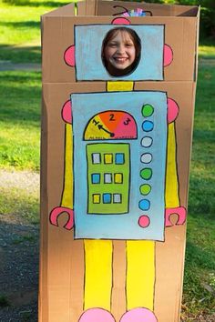 Robot photo booth, made this for a robot birthday party Robot Party Favors, Bunting Template, Robot Birthday Party, Recycled Robot, Kid Craft