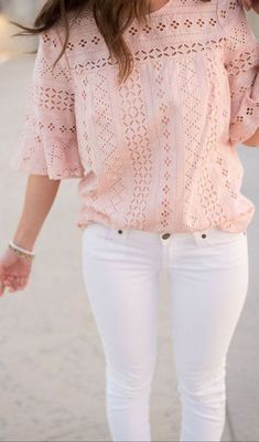 Pink Outfit Ideas, Pink Lace Blouse, Look Rose, White Lace Blouse, Summer Outfit Ideas, Cute Spring Outfits, Elegante Casual, Mode Casual, Cooler Look