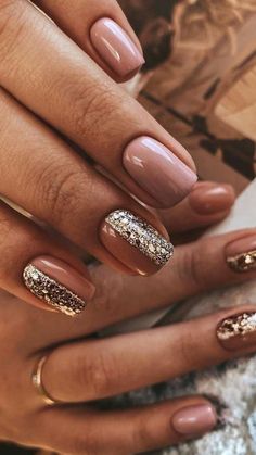 Os Desenhos Mais Bonitos para sua Unha em 2021 | Stylish nails, Fall gel nails, Gel nails Nude Nails With Glitter, November Nails Fall, Thanksgiving Nail Designs, Skull Nails, September Nails, November Nails, Burgundy Nails, Thanksgiving Nails, Nails 2021