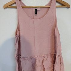 Never Been Worn, Soft Pink / Mauve Sleeveless Top With A Peplum Style Ruffle Hem Size L From H&M Casual Pink Camisole With Ruffles, Casual Pink Ruffled Camisole, Sleeveless Summer Peplum Top, Sleeveless Summer Peplum Top For Day Out, Sleeveless Casual Peplum Top For Summer, Casual Sleeveless Peplum Top For Summer, Pink Ruffled Cami Tank Top, H&m Tank Top For Spring, H&m Summer Tank Top