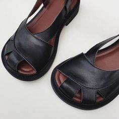 Unique Sandals, Soft Leather Sandals, Summer Retro, Confident Style, Comfort Design, British Fashion, Round Toe Heels, Aging Gracefully, Toe Sandals