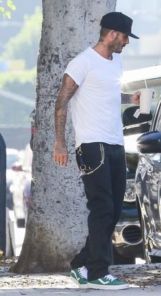 David Beckham Style Outfits, Vans Outfit Men, David Beckham Style, Beckham Style, Casual Man, Best Mens Fashion, Mens Fashion Casual Outfits, Stylish Mens Outfits, Men Fashion Casual Outfits