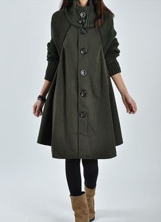 Grand Dress, Mode Poses, Green Wool Coat, Wool Cape Coat, Woolen Dresses, Cute Coats, Wool Cape, Raincoats For Women, Cape Coat