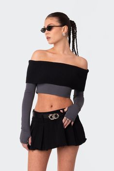 Mini Skirts Fashion, Off The Shoulder Top Outfit, Preformance Outfits, Simple Fall Outfits, 90s Outfit, Long Sleeved Top, Online Gambling, Little Outfits