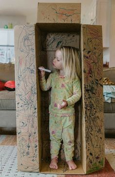 Cardboard Play, Toddler Drawing, Kids Activities At Home, Child Playing, Cardboard Box Crafts, Kids Pop, Indoor Activities For Kids, Creative Activities For Kids, Artists For Kids