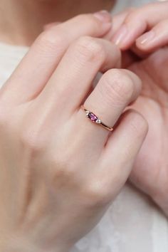 Rhodolite Ring, Grunge Ring, Beautiful Gold Rings, Jewelry Necklace Simple, Hand Rings, Lucky Jewelry, Vintage Gold Rings, Gold Ring Designs, Gold Rings Jewelry