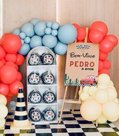 balloons and cars are on display in front of a sign that reads ben - vino pedro