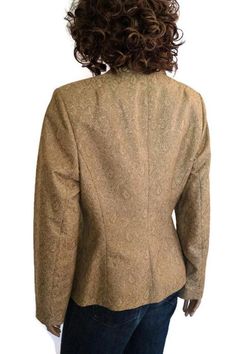 Golden jaquard jacket bu KLEMENTI. Vintage womens jacket Size Eur 42. Luxurious elegant blazer , Qualitative jacket Baroque motiv golden thread throughout Fully lined with vey clean light brown satin, In good vintage condition, It looks like new Measurements: B U S T: 99 cm Length: 65 cm, waist: 84 cm Hips: 102 cm Sleeves: 62 cm shoulders : 42 cm it weighs 405 grams Each of the items are one of a kind , so please enjoy the pictures and hopefully something will catch your eye . Elegant Tailored Gold Blazer, Elegant Gold Outerwear For Business, Gold Elegant Business Outerwear, Elegant Gold Single Breasted Blazer, Elegant Gold Single-breasted Blazer, Gold Winter Workwear Blazer, Gold Notch Lapel Blazer For Tailoring, Elegant Tailored Gold Outerwear, Gold Blazer For Winter Workwear